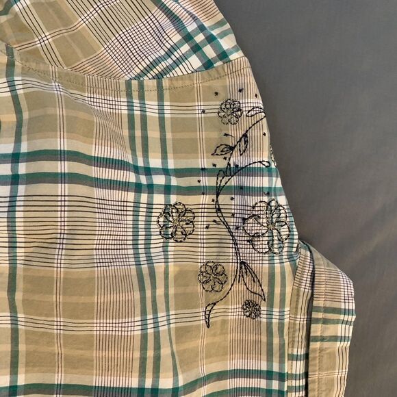 Cabelas Shirt Womens XL Beige Green Plaid Western Embroidered Floral Cotton - Picture 6 of 8
